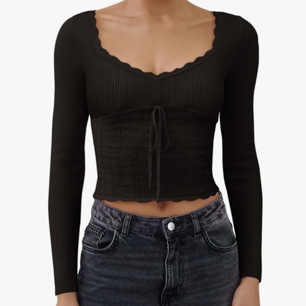 Chic Black Scalloped Crop Top
